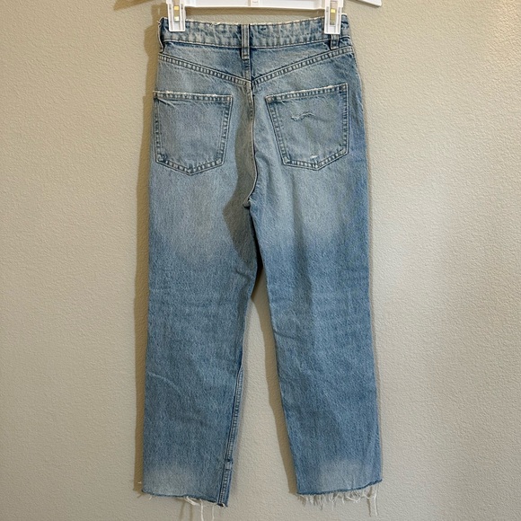 Zara Women’s High Waisted Destructive Jeans - Picture 4 of 13